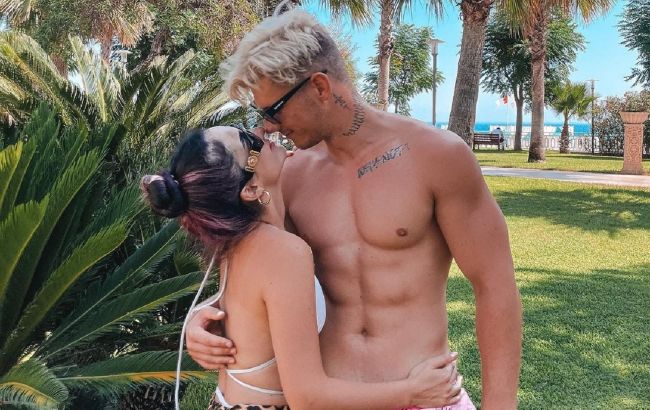 Жених Анны Тринчер рассказал, сколько он потратил на обручальное кольцо Cartier для певицы