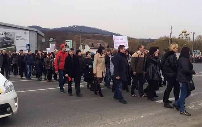 Возле Ужгорода на три часа перекрыли международную трассу Киев-Чоп