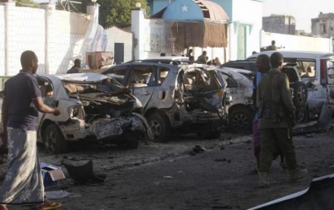 В Сомали смертники подорвали авто у правительственного здания, есть жертвы