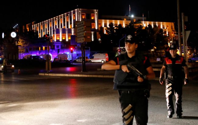 В Турции за день уволили 4 тыс. госслужащих