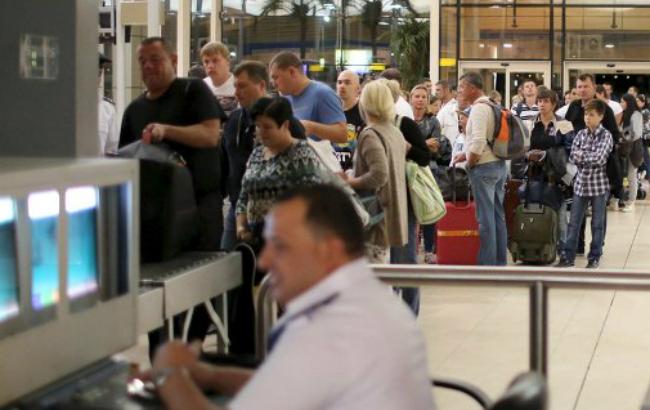 Поток иностранных туристов в Украину за два года упал в 15 раз