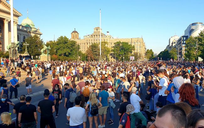 Россия пытается обвинить Украину в причастности к протестам в Сербии, - МИД