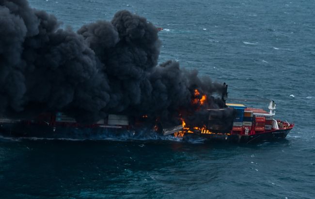 Біля берегів Шрі-Ланки стався вибух на контейнеровозі, постраждали два члени екіпажу
