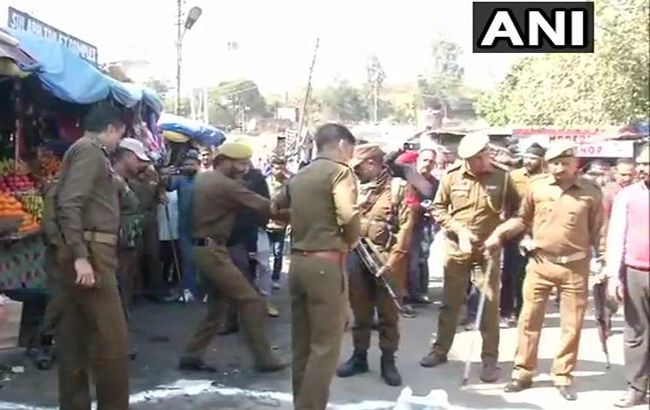 Количество пострадавших при взрыве на автобусной остановке в Индии увеличилось