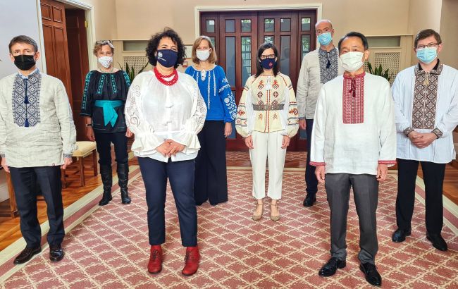 День вышиванки 2021: послы G7 поздравили украинцев трогательным фото