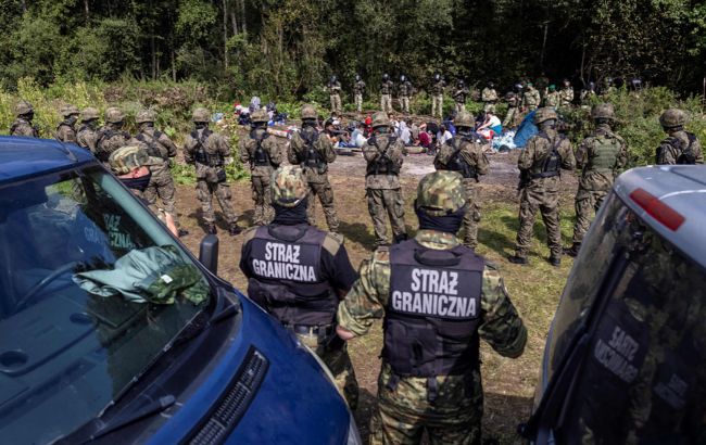 Белорусские военные пытались прорвать границу с Польшей. Мигранты применяли газ