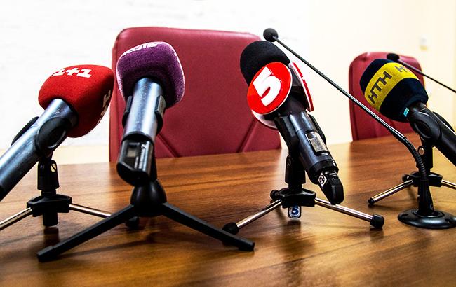 Украинцы разделились в вопросе языковых квот на радио и ТВ