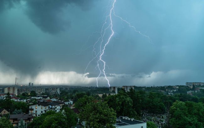 Польшей пронесся ураган: спасатели выезжали на вызовы более 2600 раз