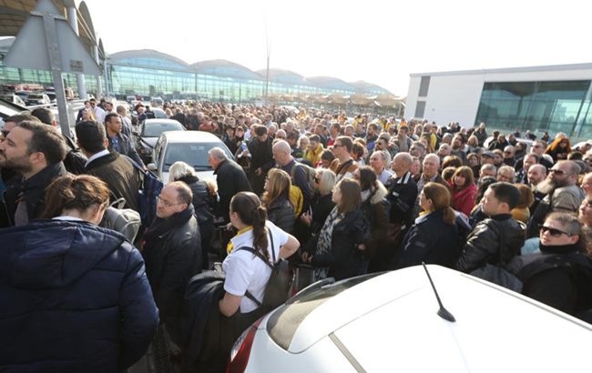 В Испании эвакуируют аэропорт из-за масштабного пожара