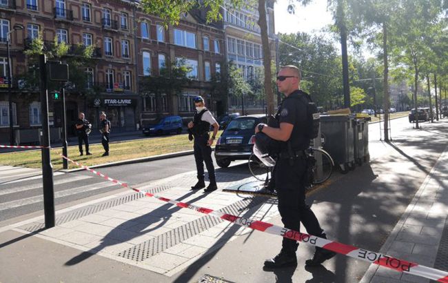 Во Франции захватили заложников в отделении банка