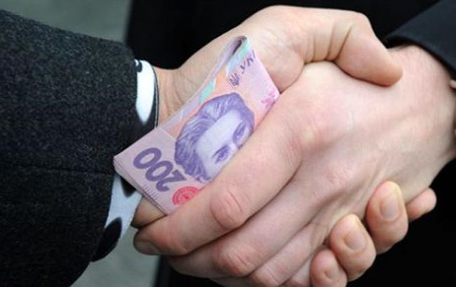 У Києві на хабарі у 40 тис. гривень спіймали співробітника Наукового центру превентивної токсикології