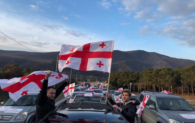 В Грузии оппозиция расставила палатки под парламентом