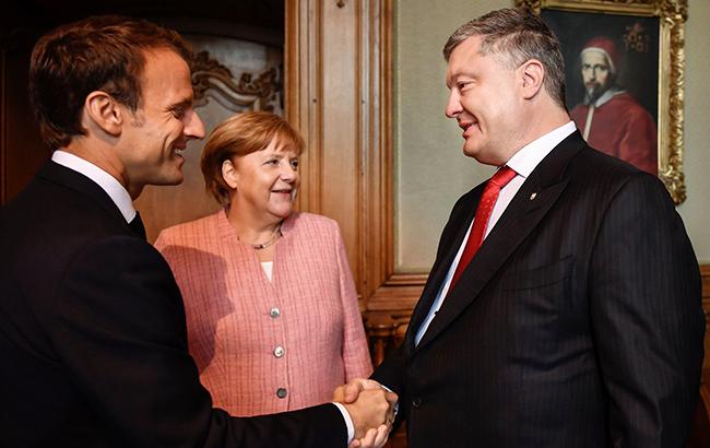 В Германии начались трехсторонние переговоры Порошенко с Меркель и Макроном