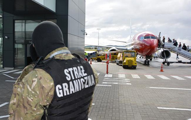 В Польше обыскали 21 самолет в Лондон из-за сообщения о минировании