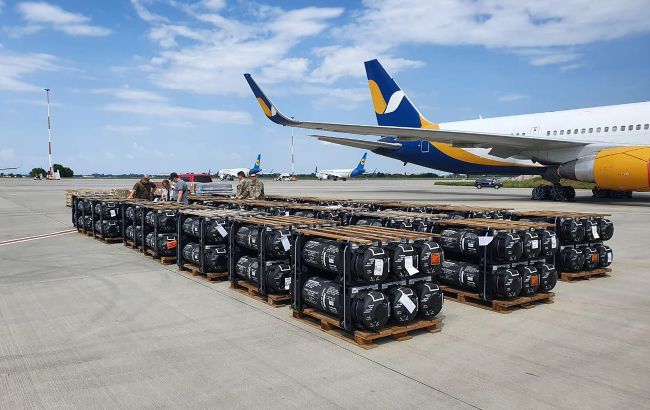 Рации, боеприпасы и Javelin: США передали Украине военное оборудование