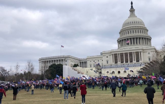 В США начали эвакуацию из зданий на территории Капитолия