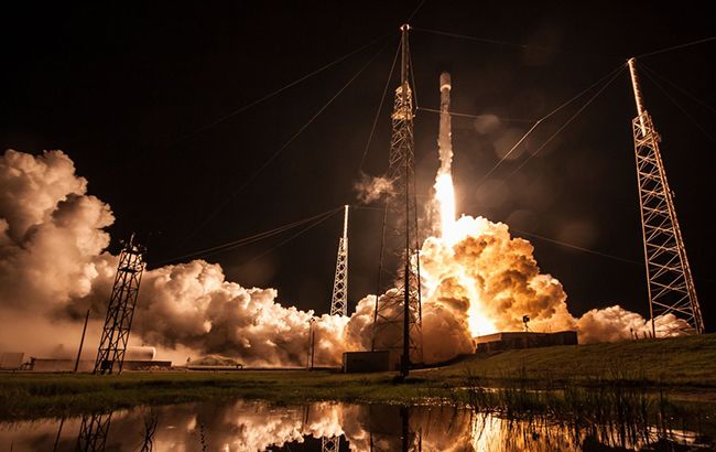 SpaceX запустила ракету Falcon 9 з десятьма супутниками