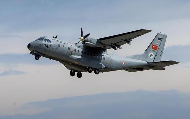 На западе Турции разбился военный самолет, пилоты погибли