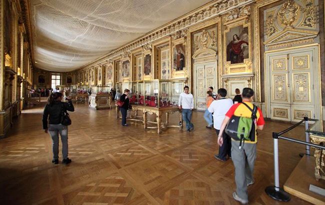Из парижского Лувра эвакуировали посетителей