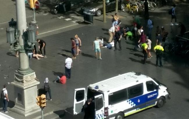 Наезд на толпу в Барселоне: появились фото и видео