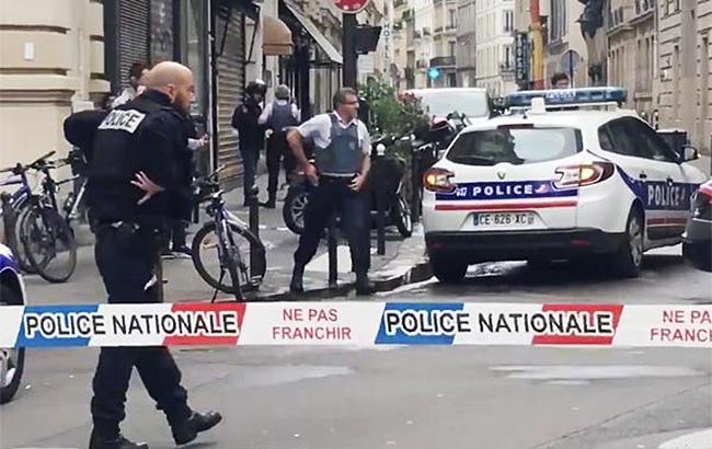 Захвативший заложников в Париже мужчина требует связать его с посольством Ирана