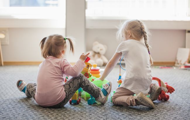 В Украине утвердили профессиональные стандарты воспитателя и директора садика: перечень