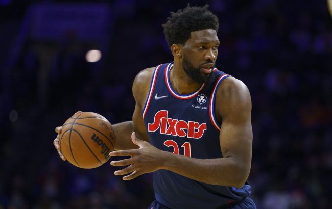 Центровий "Філадельфії" оформив данк після розвороту: момент дня в НБА