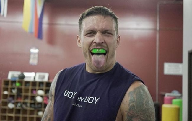 Скандал с украинским флагом: Усик грубо ответил фанату