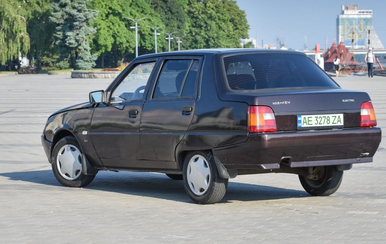 Спад продаж в январе, электромобили ЗАЗ и подорожание бензина. Главное из мира авто в Украине