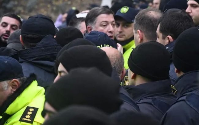 У Грузії затримали учасників протесту під урядовою будівлею