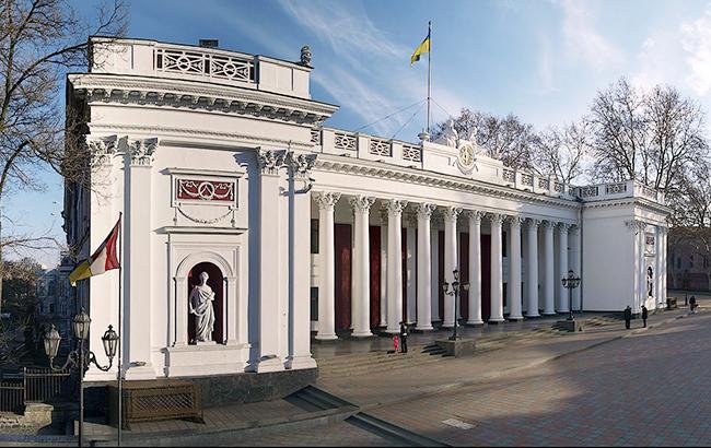 В Одесі мітингувальники зайняли будівлю міськради та зірвали сесію