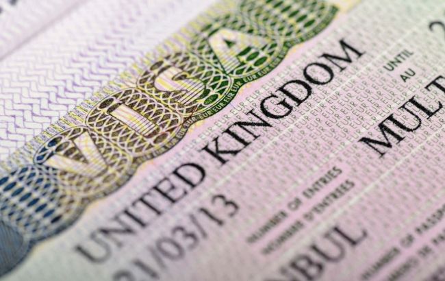 Великобритания намерена предоставить украинским беженцам безвиз