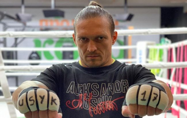 Усик прокомментировал поражение Ломаченко стихами