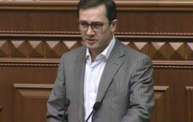 Минфин объяснил снижение курса гривны сезонным фактором