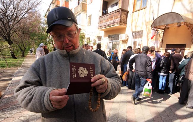 Россия начала выдачу своих паспортов жителям ОРДЛО