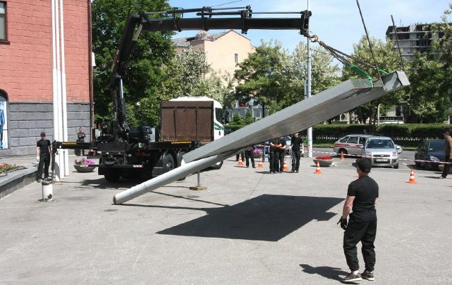 В Киеве за месяц демонтировали почти 1,4 тыс. незаконных рекламных средств