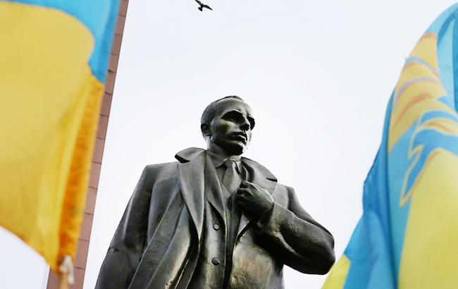 В Раде хотят предложить Порошенко присвоить Бандере звание Героя Украины