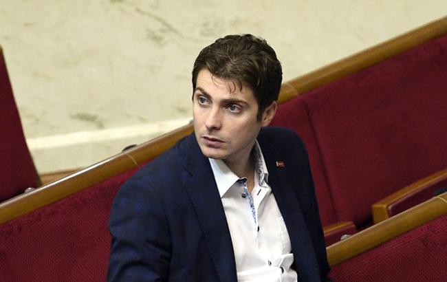 Белоцерковец назвал компании, которые некачественно отремонтировали межквартальные проезды