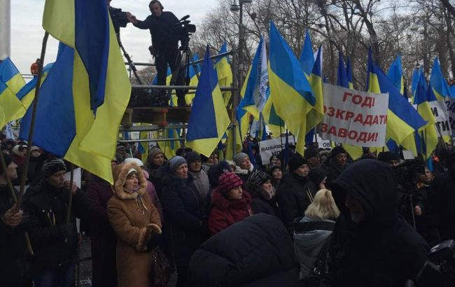 Работники "Укрспирта" митингуют под Кабмином