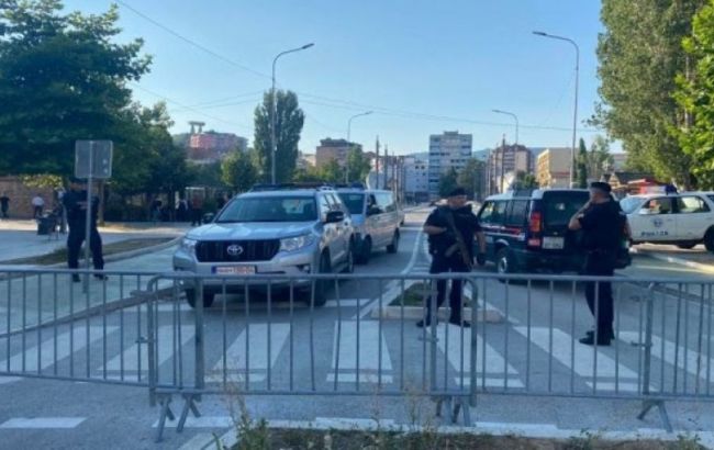 Сирени і звуки стрілянини: спецназ Косово перекрив кордон з Сербією