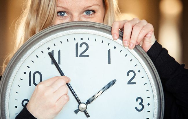 Сегодня ночью Украина перейдет на летнее время