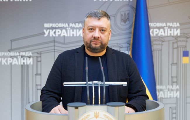 Членство нардепа Кузнєцова у фракції "Слуга народу" призупинено, - Арахамія