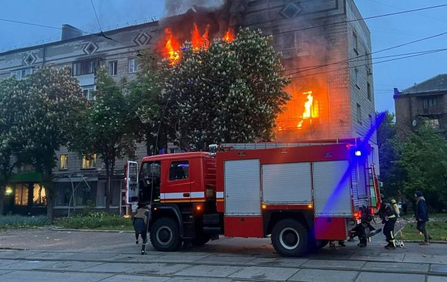 З'явились фото наслідків атаки РФ по Києву: багато пожеж, є загиблі та постраждалі