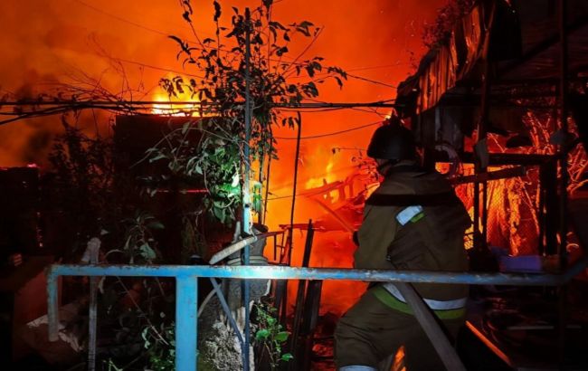Пожежі, будинки в руїнах, є постраждалі: фото з місця удару по Миколаєву