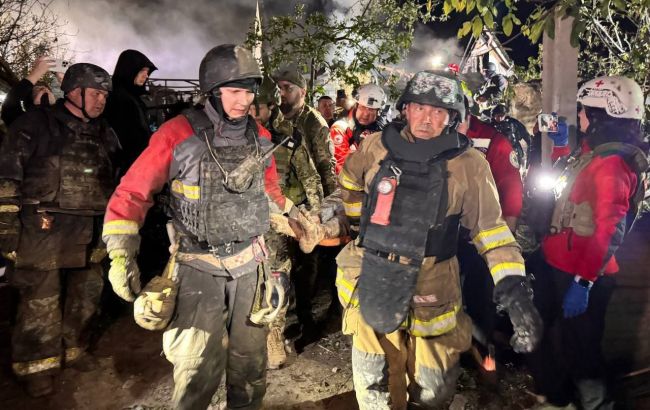 З'явились фото наслідків атаки РФ по Запоріжжю: кількість постраждалих зросла