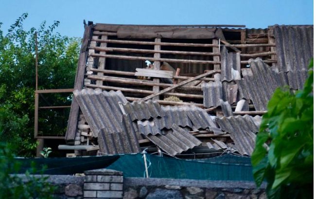 Пошкоджені приватні будинки та підприємство: фото наслідків атаки РФ по Запоріжжю