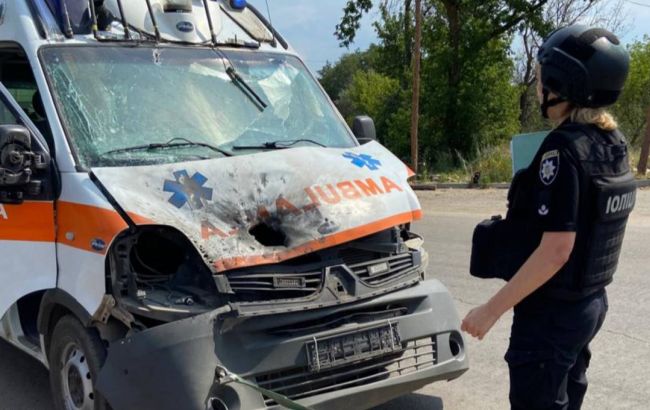Россияне ударили FPV-дроном по авто скорой в Купянске: пострадали медики