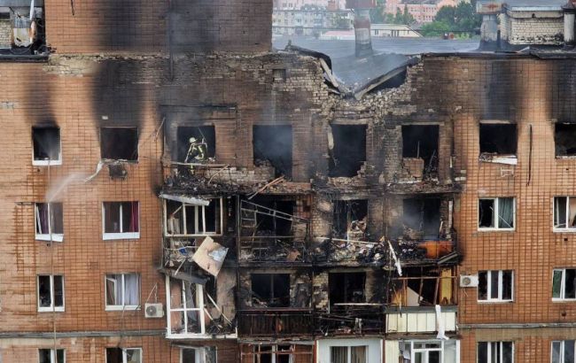 Пожежі, загиблі і постраждалі: фото наслідків найпотужнішої атаки РФ по Харкову