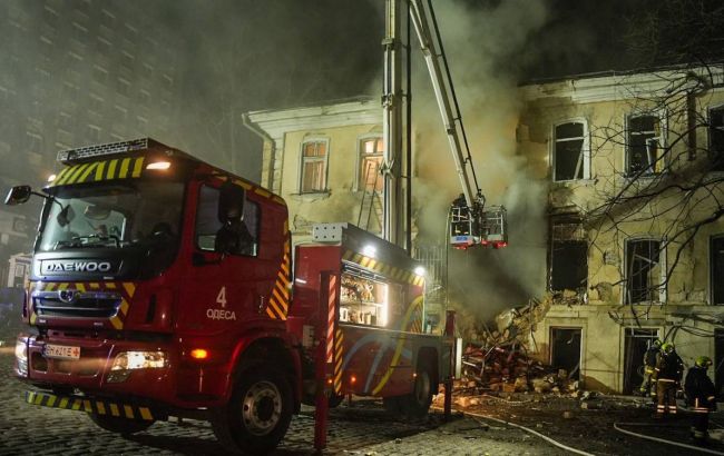 В трьох районах Одеси пошкоджені будинки і гуртожиток: фото наслідків нічної атаки РФ