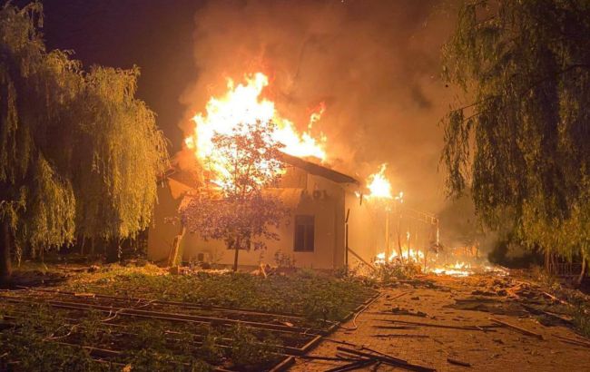 Росія вночі атакувала Одеську область: пошкоджено дачі та авто